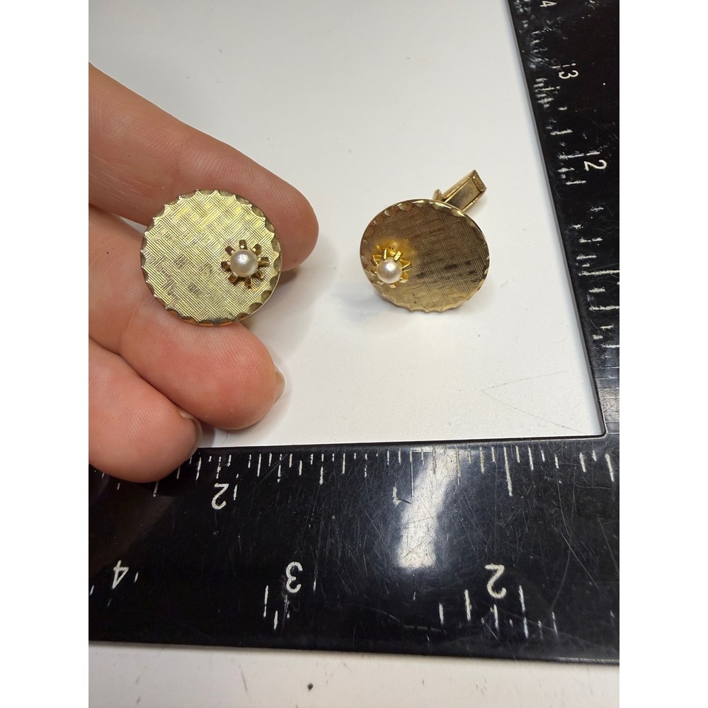 Vintage Gold Tone Textured Faux Pearl Starburst Scalloped Round Cufflinks